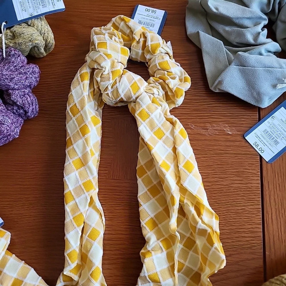 Universal Thread Hair Accessories NEW 5 Piece Bundle Scrunchies Headwrap Twister - Picture 6 of 7